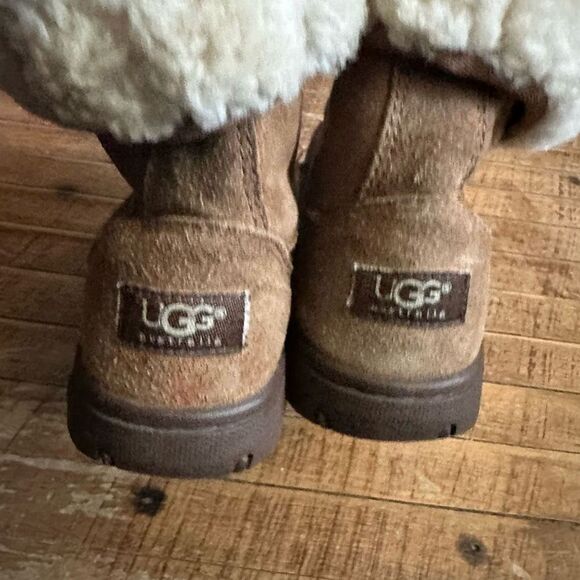Ugg shearling lined 7 warm trendy slip on boots - Picture 5 of 6